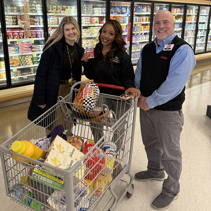 Students participate in Weis Dash